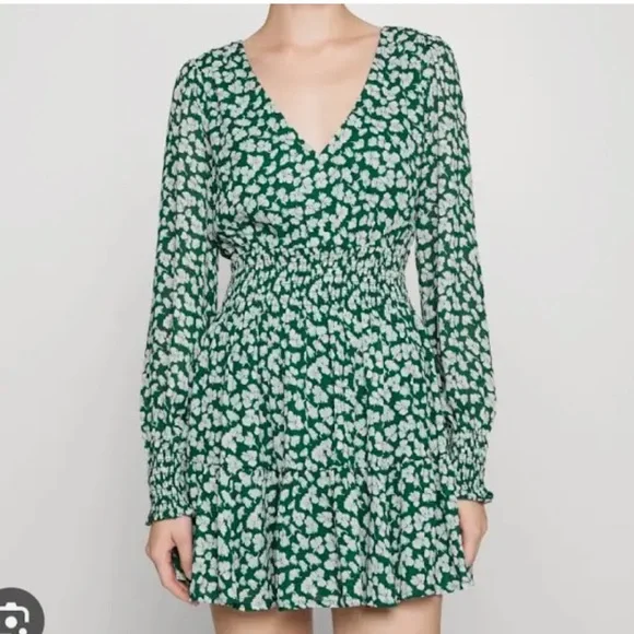 Abercrombie & Fitch | Dresses | Abercrombie Long Sleeve Smocked Waist Mini Dress Size Xs In Green Floral Print | Poshmark Abercrombie & Fitch | Dresses | Abercrombie Long Sleeve Smocked Waist Mini Dress Size Xs In Green Floral Print | Poshmark